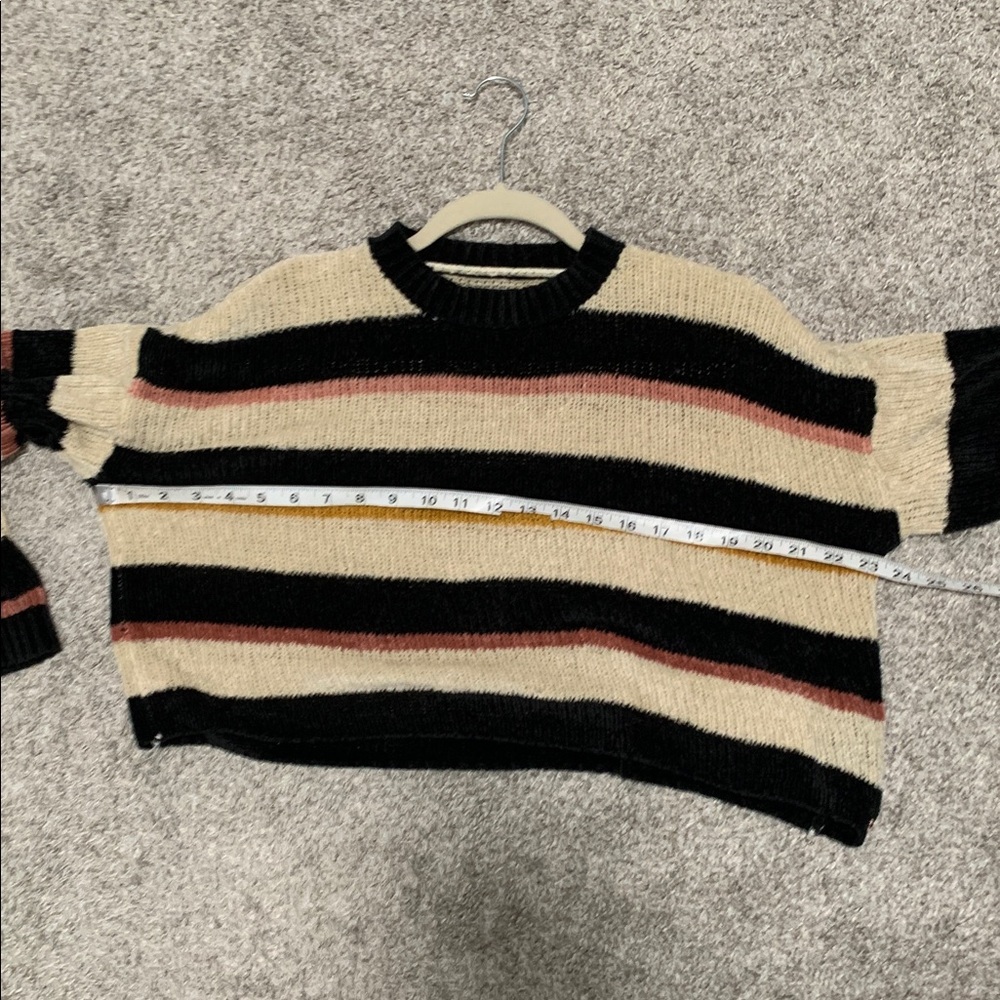 Volcom Cream Black Striped Chenille Cropped Sweater Size Small - Picture 6 of 7